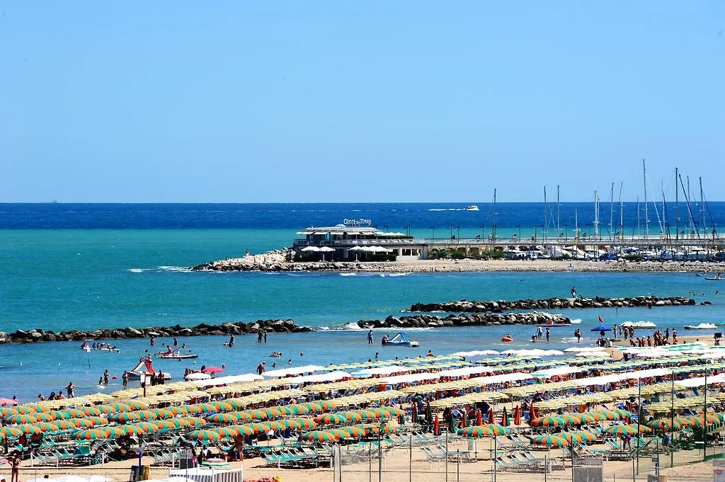 Hotel Vienna Cattolica 4*,