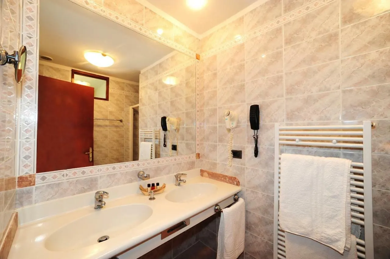 Hotel Vienna Каттолика