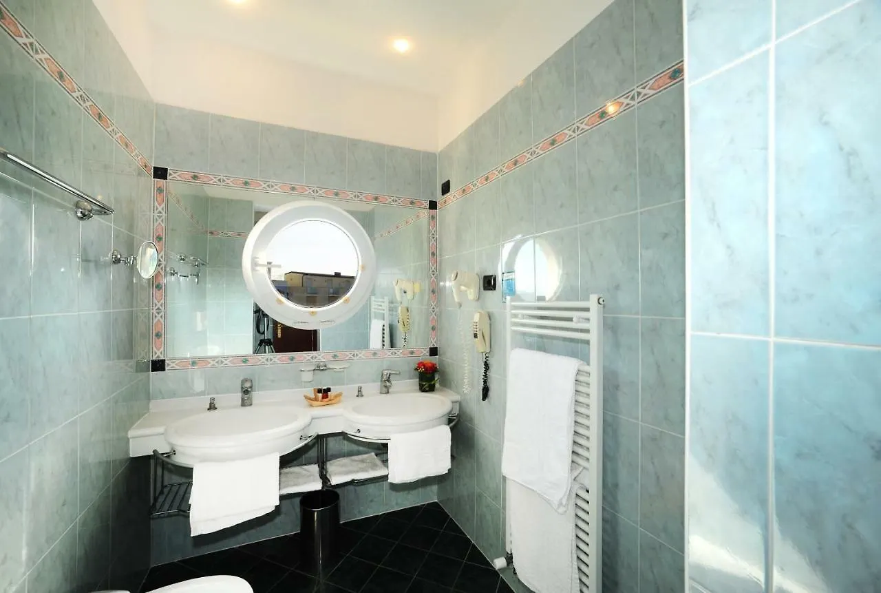 Hotel Vienna Cattolica 4*,  İtalya